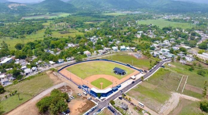 Presidente Luis Abinader inaugura campo de béisbol Nelson Mateo en Pizarrete, Peravia, tras 26 años de espera; impactará a unas 5,000 personas