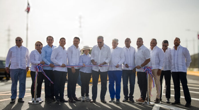 Presidente Luis Abinader inaugura en Matanzas nuevo puente sobre el río Galeón y asfaltado de calles, para fortalecer la conectividad vial y la productividad de Peravia