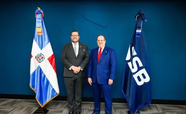 Ministro Magín Díaz juramenta a Enmanuel Cedeño Brea como nuevo superintendente de Bancos