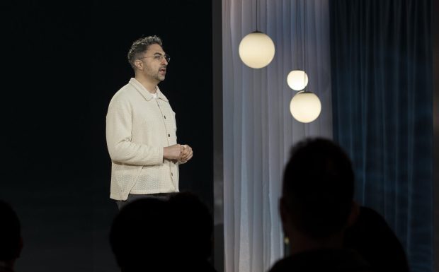 Directivo de Microsoft alerta contra entrenar la IA para actuar como los humanos