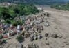 Riada Nepal deja al menos 1,225 muertos y 4,757 desaparecidos
