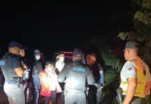 Mujer sale desnuda pidiendo auxilio de una cabaña y luego es encontrada sin vida en la Autopista Duarte