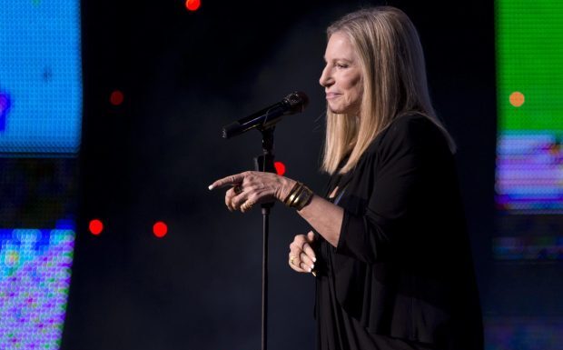 Barbra Streisand critica el “ego desmedido” de Trump y su amenaza sobre el Centro Kennedy