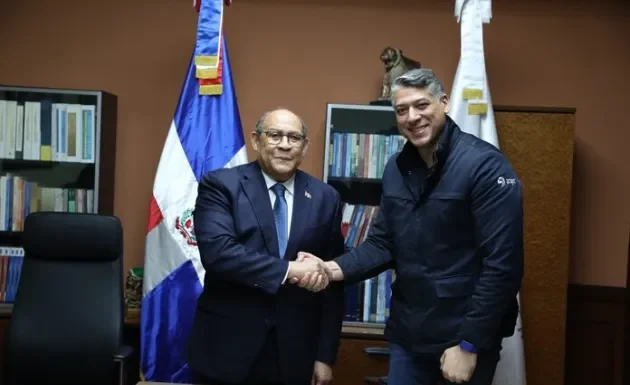 MESCyT y Arajet impulsarán formación de profesionales para expansión de la industria aeronáutica