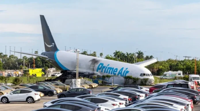 Avión de Amazon que se estrelló en Miami impactó furgoneta con siete personas
