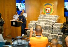 Intervienen narcolancha con 595 paquetes de cocaína; hay tres extranjeros detenidos