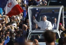 El papa pide penitencia “por un mundo que va mal” en misa multitudinaria en Lourdes