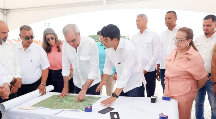 Presidente Luis Abinader supervisa avances del alcantarillado sanitario de Licey al Medio, cuya primera etapa entrará en funcionamiento en enero de 2027