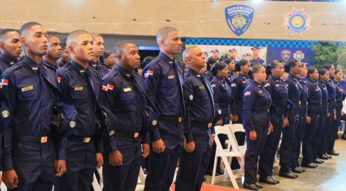 Más de 12,000 jóvenes son graduados en las escuelas de entrenamiento policial