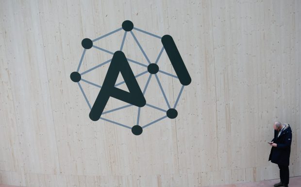 La inteligencia artificial “se nos va de las manos”, pero ¿cómo y de qué manos?