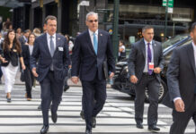 Presidente Luis Abinader recorre a pie calles de Nueva York durante su trayecto hacia la Asamblea General de la ONU
