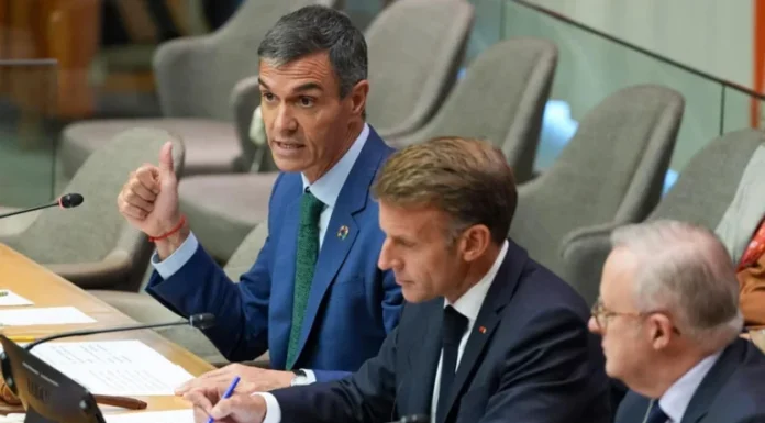 Video | Macron, Sánchez y Albanese piden regular IA para niños y no repetir errores de las redes