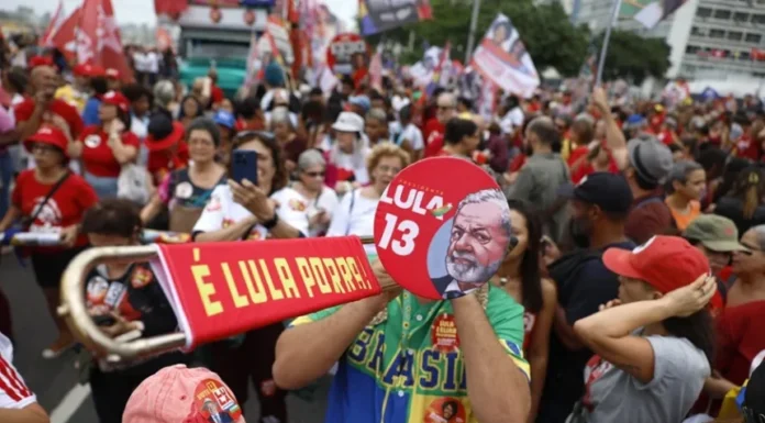 Lula da Silva moviliza a sus bases con marchas en varias ciudades de Brasil antes de las elecciones