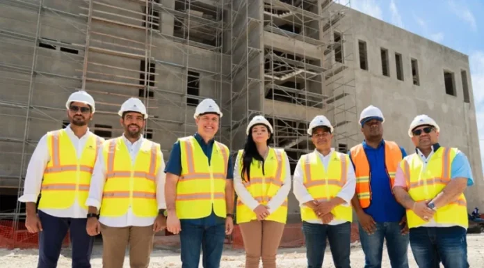 Ministro Jean Luis Rodríguez y procuradora Yeni Berenice Reynoso supervisan construcción de la Ciudad Judicial de Santo Domingo Oeste