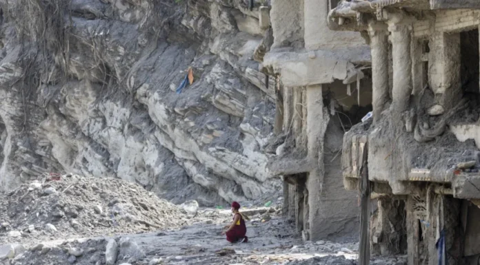 Nepal necesita más de 4.700 millones para la reconstrucción del país tras la riada, según sus cálculos