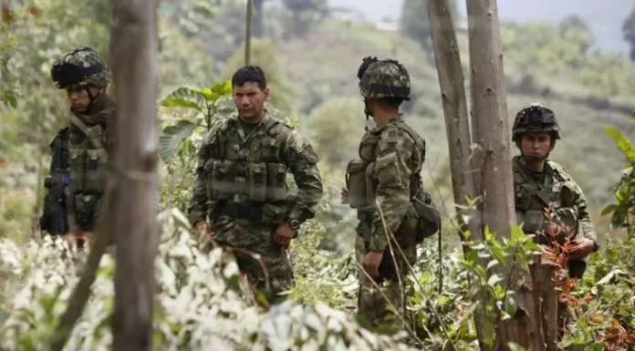 Juez ordena al Gobierno de Colombia suspender bombardeos si hay menores en zonas de grupos armados