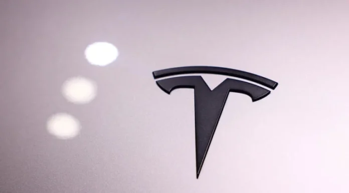 Video | Tesla presenta en Texas el Cybercab, su apuesta por los robotaxis autónomos