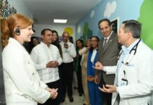 Ministro de Salud muestra a directora de Asuntos Globales de EEUU avances y servicios del sistema sanitario dominicano