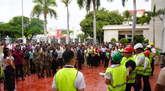 Ministerio de Educación realiza con éxito Simulacro Nacional de Evacuación por Terremoto 2026