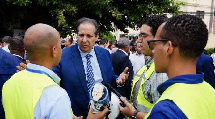 El Ministerio de Salud Pública participó este martes en el Simulacro Nacional de Evacuación por Terremoto, realizado en su sede, y todas las Direcciones Provinciales de Salud y Áreas de Salud DPS/DAS, con el propósito de fortalecer la preparación de sus colaboradores y evaluar la capacidad de respuesta institucional ante una eventual emergencia.