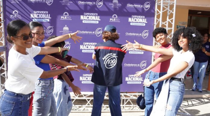 Más de 400 estudiantes fortalecen su liderazgo en campamento Ciudadanos al 100 del Ministerio de Educación