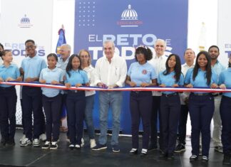 Gobierno entrega techado en Cambita Garabito en beneficio de más de 700 estudiantes