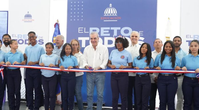 Gobierno entrega techado en Cambita Garabito en beneficio de más de 700 estudiantes