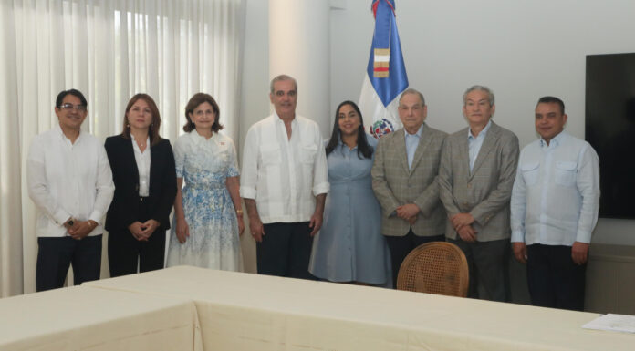 Presidente Luis Abinader toma juramento al voluntariado del Hospital Periférico Monte Adentro Dr. Antonio Trueba