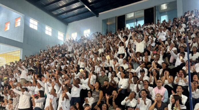 Santos Badía inicia entrega de 10,000 becas a jóvenes dominicanos