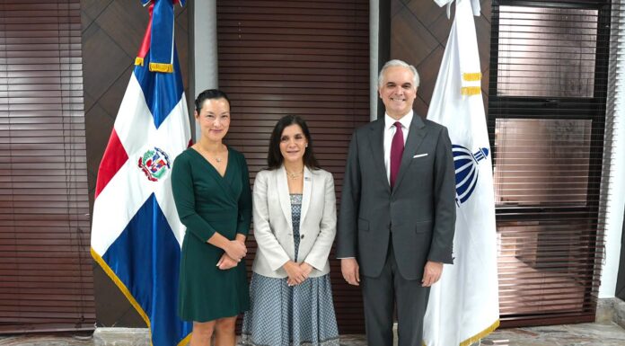 Ministro de Educación recibe visita de embajadora de Estados Unidos y abordan áreas de cooperación