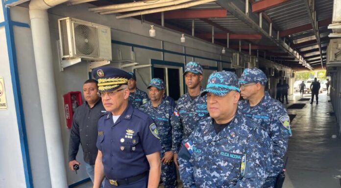 Director de la Policía advierte: agentes responderán ante ataques, pero no tolerará excesos de autoridad