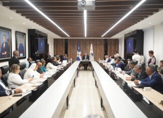 Luis Miguel De Camps instruye comisión del CNE para evaluar implementación del currículo y definir medidas tras resultados PISA 2025