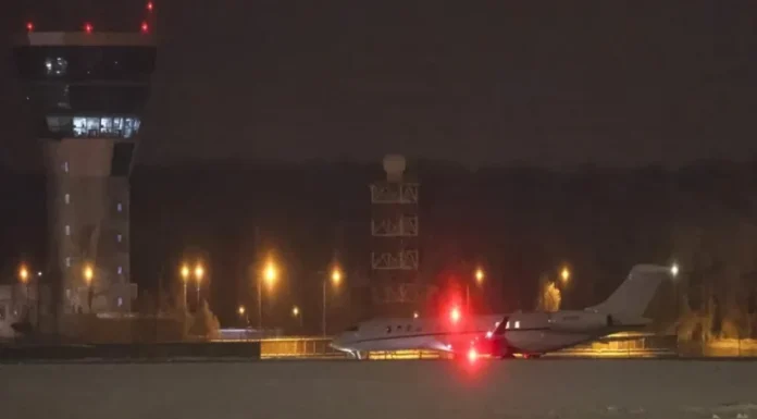 Un avión especial de EE.UU. aterriza en Moscú supuestamente con los emisarios de Trump