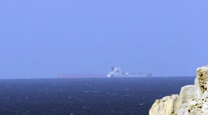 EE.UU. destruye cinco petroleros iraníes en respuesta a ataque contra buque de guerra