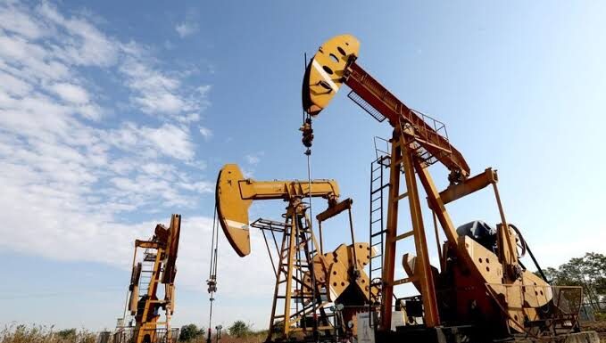 El petróleo de Texas sube un 4,4 % y alcanza su precio de cierre más alto desde mayo