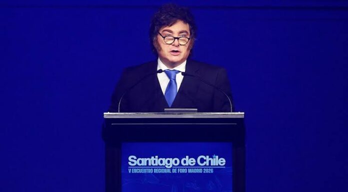 Milei dice que Pedro Sánchez está «más sucio que una papa» y rodeado de «gentuza»
