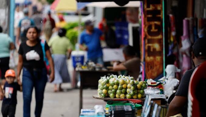 Jóvenes en Panamá encuentran una oportunidad en plena crisis de empleo