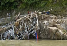 Nepal y China elevan a 1.003 los muertos por la riada y buscan a más de 4.400 desaparecidos