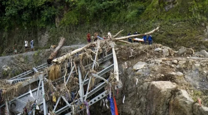 Nepal y China elevan a 1.003 los muertos por la riada y buscan a más de 4.400 desaparecidos