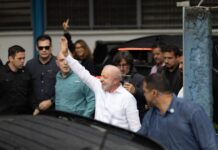 Lula dice al votar que el pueblo salió a la calle a “defender sus conquistas”