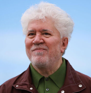 Almodóvar dice que quiere llevar al cine ‘Peces’, una intensa novela lésbica de Baltasar