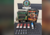 Policía ocupa 800 cigarrillos y máquinas tragamonedas durante allanamiento en La Vega