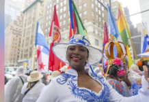 La lluvia no apaga la fiesta de la Hispanidad en Nueva York
