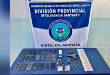 Ocupan pistola, 21 celulares y un vehículo durante allanamiento en Navarrete; tres detenidos