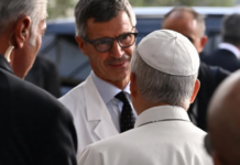 El cirujano que operó a León XIV dijo que “no hay motivos clínicos” para que el papa suspenda su gira por América Latina
