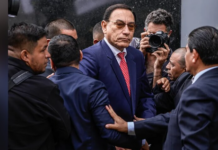 El expresidente peruano Martín Vizcarra es internado en un hospital de Lima