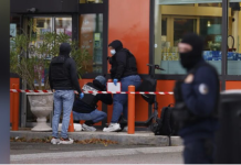 El supuesto autor del tiroteo de Trappes (Francia) reconoce que su objetivo eran «musulmanes y africanos»