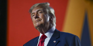 Trump hace campaña en Texas mientras su candidato lo culpa por los malos sondeos