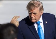 Trump llama “estúpido” a Obama por burlarse de sus reformas en la Casa Blanca