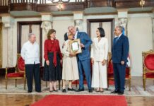 Presidente Abinader entrega premios Adulto Mayor del Año a Ellis Pérez y Protector de la Persona Envejeciente al Hogar de Ancianos Nuestra Señora del Carmen de Higüey